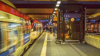 Damit S-Bahnen künftig in einem engeren Takt fahren können, arbeitet die Deutsche Bahn am Projekt Sensors4Rail. (Bild:  MichaelGaida)