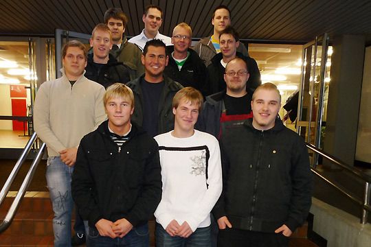 Klein aber fein: Die Gruppe der neuen Kfz-Mechatroniker im Altkreis Ziegenhain. (Archiv: Vogel Business Media)