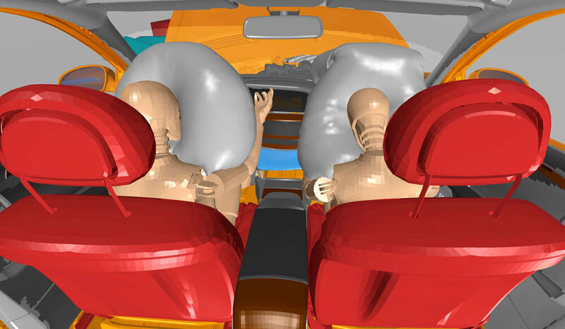 Crash im Computer: Leistungsfähige Berechnungsprogramme unterstützen die Mercedes-Benz Ingenieure bei der Abstimmung der Airbagsysteme (Foto aus dem Jahr 2005). (Mercedes-Benz AG)