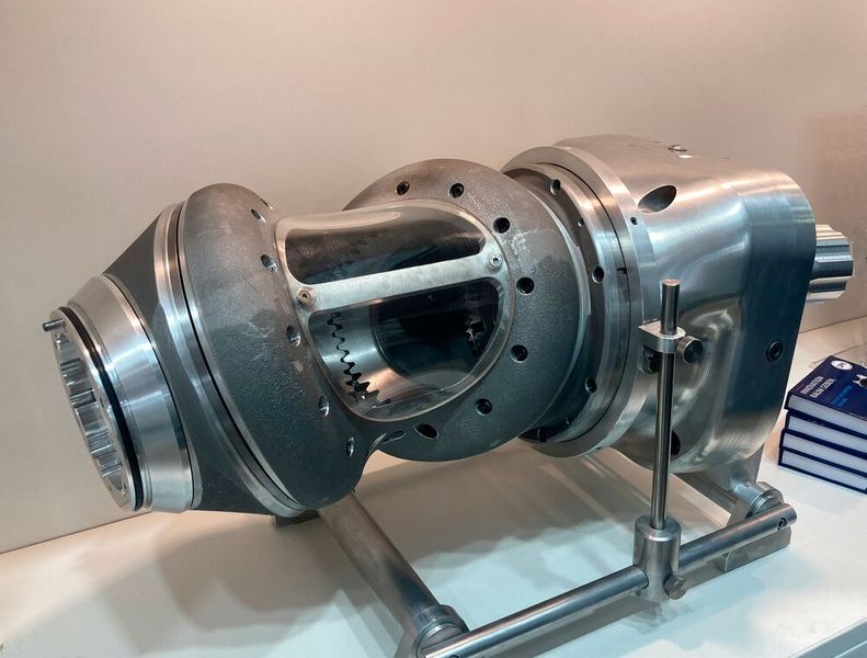 Spezialist für kundenspezifische Getriebe: SPN entwickelte diese Roboterhandachse für einen Lackierroboter. Die einzelnen Getriebestufen dieses „Handgelenks“ wurden so konstruiert, dass sie sich spielfrei justieren lassen. (Bild: Stefanie Michel)