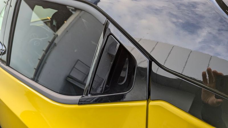 Die Griffe der Hintertür sind versteckt. (Bild: Rosenow – VCG)