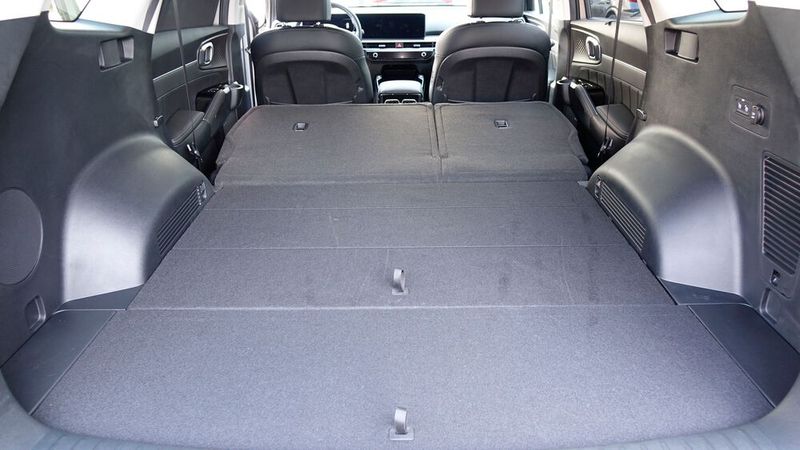 Gute Nacht: Im Sorento bei Bedarf zu übernachten, ist kein Problem. (Bild: Rosenow – VCG)