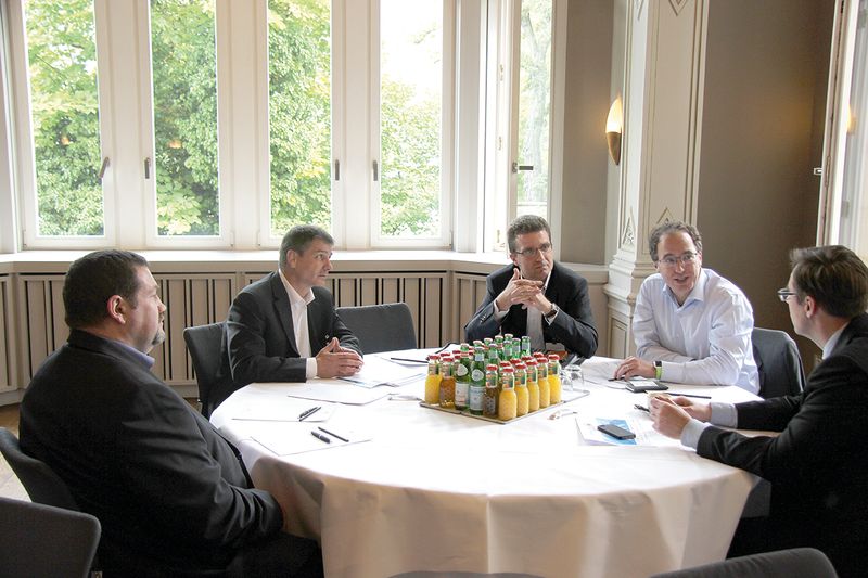 Wie Sie Ihr Rechenzentrum energieeffizienter gestalten können? Darüber diskutierten die Gäste unter dem Chairman Stephan Niklas, Team Leader Sales – Server Business, InterNetX (Bild: Vogel IT-Akademie)