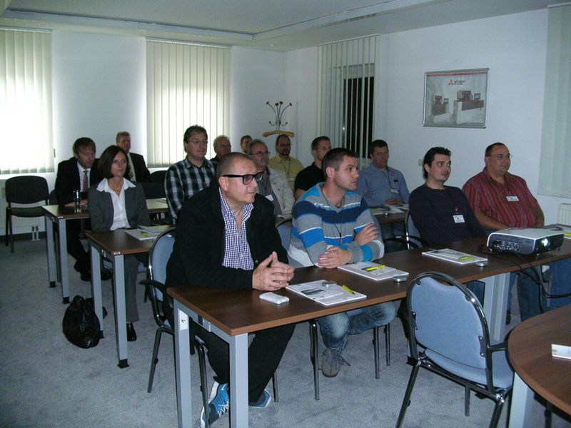 Die gesamte Veranstaltung wurde mit zusätzlichen Themenvorträgen von der Firma Deckerform (Innovations – Coaching „Ein Werkzeug zum Erfolg“) und dem Mainzer Institut IMM Mainz (Mikrobearbeitung an der Technologiegrenze) als Partner der Industrie begleitet. (Bild: OWM)
