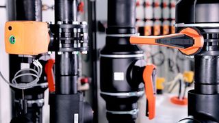 Mit dem nötigen Punch für Fluidik-Prozesse: Am 29. April veranstaltet Georg Fischer Piping Systems das virtuelle Live-Event "Flow to the Future".   (Georg Fischer Piping Systems)