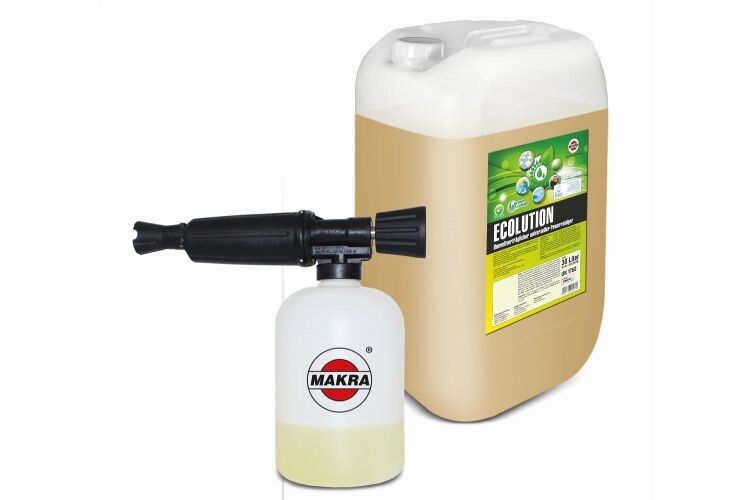 Der Anwender stellt Dosierung und Sprühkegel am Griff des „Foam Boosters“ ein. (Foto: Makra)