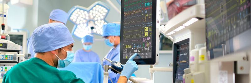 Auch Krankenhäuser müssen ihre Versorgung sicherstellen. Technologien der Industrie 4.0 können hier Unterstützung bieten, um vor allem die Flexibilität der Kliniken zu erhöhen. Auch Krankenhäuser müssen ihre Versorgung sicherstellen. Technologien der Industrie 4.0 können hier Unterstützung bieten, um vor allem die Flexibilität der Kliniken zu erhöhen.