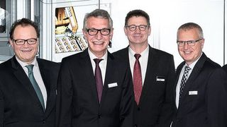 Von links: Richard Heindl (Heitec), Christian Thönes (DMG Mori), Johannes Feldmayer (Heitec), Markus Rehm  (DMG Mori Heitec), Harald Preiml (Heitec) und Kai Lenfert (DMG Mori Heitec) stellen das Joint Venture auf der SPS IPC Drives vor. (DMG Mori / Jens Ellensohn)