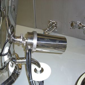 Erstmals ist eine sichere Online-Feuchtigkeitsanalyse in der Wirbelschicht möglich, hier das montierte System.