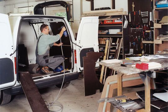 Zu den umfangreichen Servicedienstleistungen des Unternehmens zählen unter anderem eine eigene  Lackiererei, eine  Sattlerei und eine  Abteilung, die Sonderfahrzeuge nach  Kundenwünschen  aufbaut. (Archiv: Vogel Business Media)