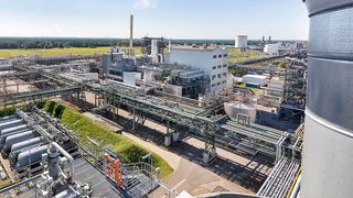 Die neue Produktionsanlage von BASF in Schwarzheide wird Kathodenmaterialien für 400.000 Elektrofahrzeuge pro Jahr herstellen.  (Kai Abresch)