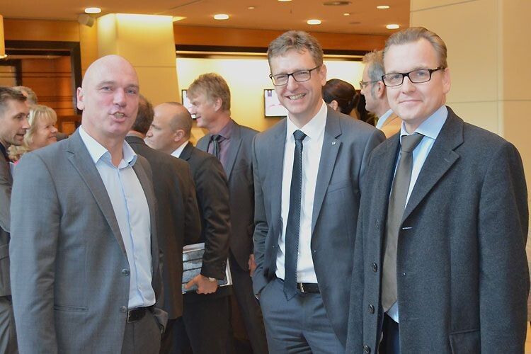 Nissan war mit vielen Verantwortlichen zur Mitgliederversammlung angereist, darunter (v.li.) Vertriebschef Steffen Cost, Nutzfahrzeugchef Stefan Hoy und Händlernetzentwickler Lars Bialkowski. (Foto: Grimm)