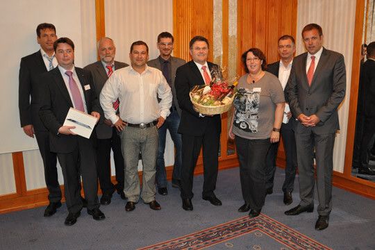 Zusammen mit der Santander Consumer Bank zeichnete der Verband erfolgreiche Händler aus. (Foto: Wehner)