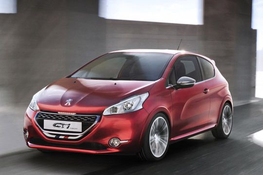 Peugeot präsentiert von seinem neuen Kleinwagen 208 in Genf nicht nur die Standardversion. Zwei Studien geben einen Ausblick auf kommende Modellvarianten. Eine davon ist der GTi. (Peugeot)