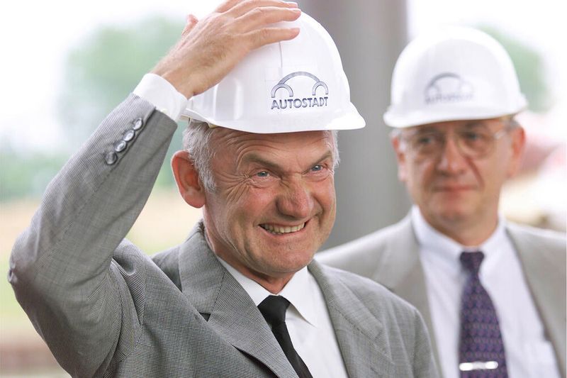 Auch die Eröffnung der Autostadt Wolfsburg im Jahr 2000 fiel in Piëchs Amtszeit als Vorstandschef. (Volkswagen)