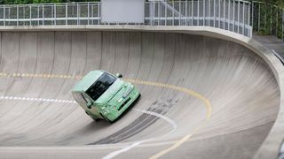 Hier noch auf der Teststrecke: ein Prototyp des neuen Vans von Mercedes-Benz auf der VAN.EA-Plattform. (Bild: Mercedes-Benz)