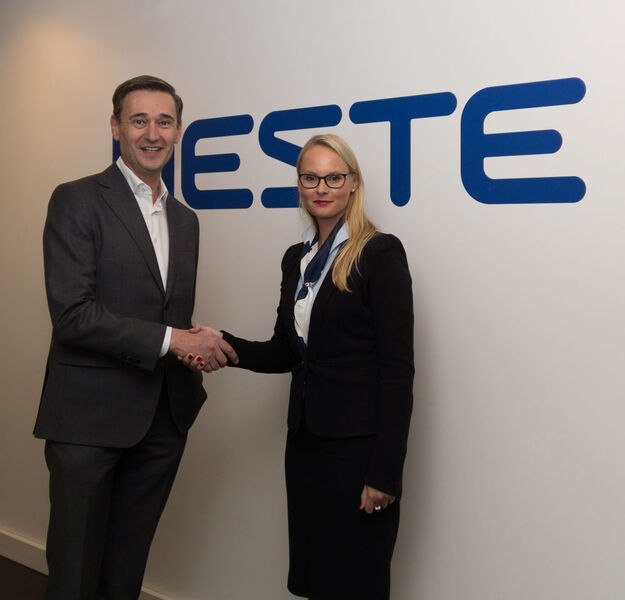 Peter Vanacker, President & CEO, Neste and Gloria Glang, VP, Head of Global Advanced Surface Solutions Business, Clariant, agreed upon a new partnership to turn renewable feedstock into raw material for hot-melt adhesives, plastics and coatings applications. (Neste)