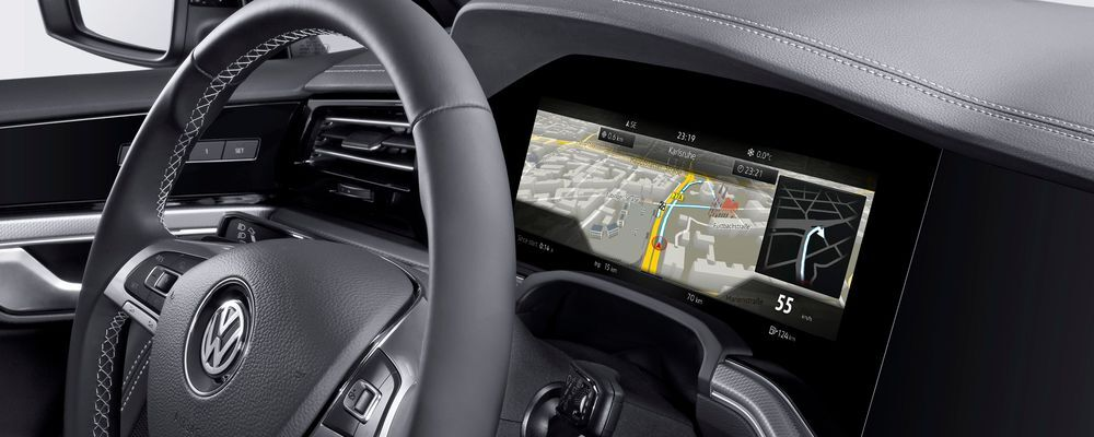 Bosch bringt Curved-Display ins Auto