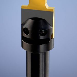 Diesen Wendeplatten-Formbohrer gibt es in zwei Typen: bis 16 mm und bis 60 mm Durchmesser. Sein Einsatz spare unter anderem dadurch Geld, weil der Plattenhalter kein Verschleißteil mehr darstelle und mehrfach genutzt werden könne.