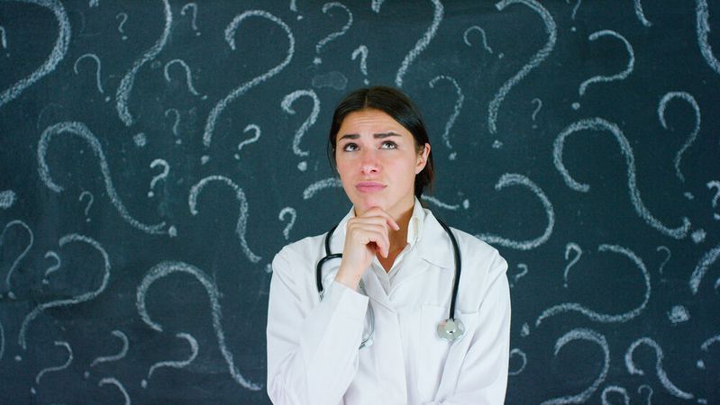 Aufgrund von Lieferengpässen seitens der Hersteller schienen die Fristen für den Umtausch der RSA-verschlüsselten Praxis- und Heilberufsausweise ein Ding der Unmöglichkeit. Die gematik hat regulierend eingegriffen, um die Situation zunächst zu entschärfen.(Bild: ©  Kitreel - stock.adobe.com)