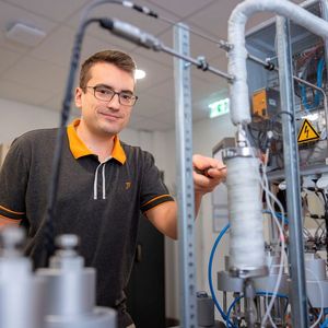 Ein großer Teil der Forschung wird mithilfe einer Anlage durchgeführt, die unter Federführung des Laboringenieurs Thomas Welter konzipiert und gebaut wurde.(Bild:  Frankfurt UAS)