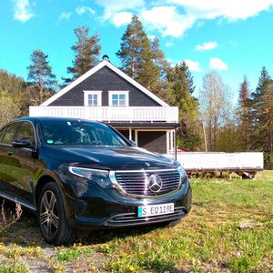 Mercedes-Benz hat Anfang Mai in Norwegen den EQC während einer Presse-Fahrveranstaltung vorgestellt.(Bild:  Thomas Günnel)