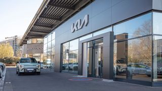 Das Kia-Autohaus von Levy liegt an der Kölner Automeile. (Bild: Kia)
