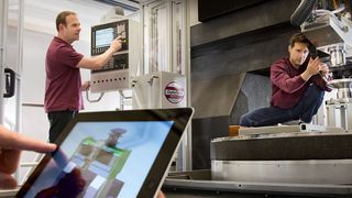 Mit integrierten Lösungen wird der Weg zur Industrie 4.0 auch im Werkzeugmaschinenbau frei. Durch ein integriertes Werkstückmessverfahren mit 30 Nanometer Messgenauigkeit für die größte Präzisionsoptikmaschine der Welt kann man mit Teleskopen bis zu 13 Mrd. Lichtjahre in den Weltraum blicken. (Siemens)