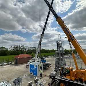 Die H2dry-Anlage wurde auf einem Sattelschlepper von Cloppenburg nach Rüdersdorf transportiert.(Bild:  Nadine Auras)