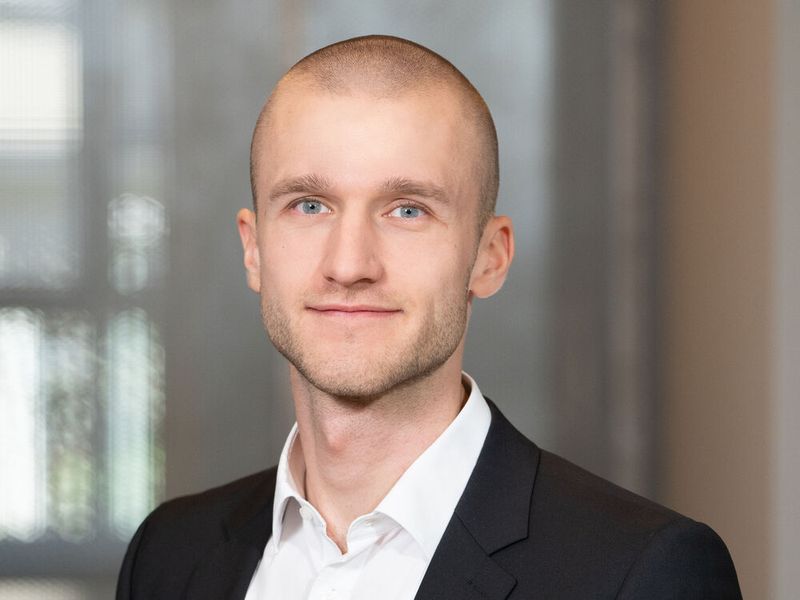 Felix Kuhlenkamp, Leiter Sicherheit beim Digitalverband Bitkom: „Die Verzögerungen beim Umsetzungsgesetz haben in vielen Unternehmen zu erheblicher Unsicherheit geführt, insbesondere weil kleinere Betriebe häufig externe Unterstützung benötigen, um ihre Betroffenheit sowie notwendige Maßnahmen zu klären.“ (Bild: Bitkom)