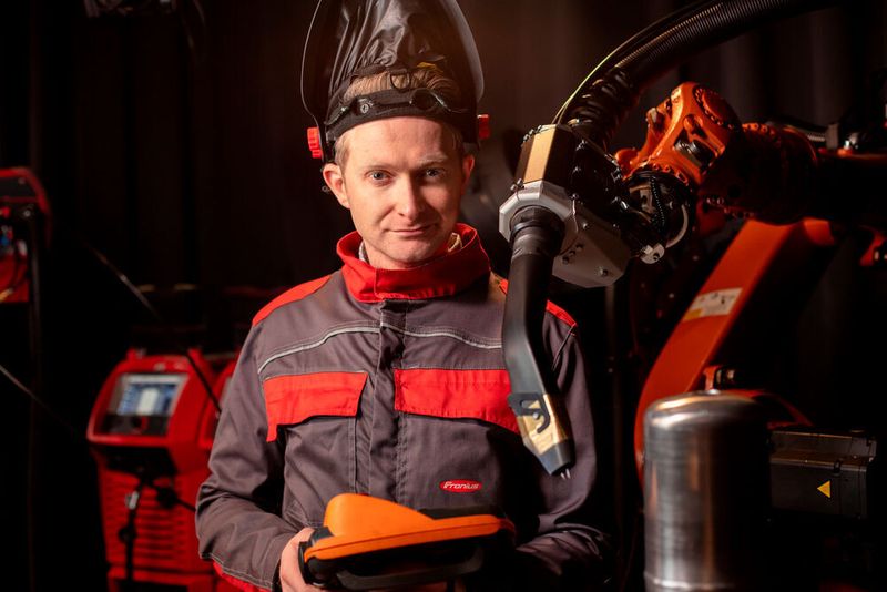 Das Tandemschweißen mit Fronius-Technik wir aber noch einfacher: Roboterassistenzsysteme unterstützen nämlich die Schweißfachkraft dabei, den Produktionsprozess so effizient wie möglich zu gestalten, um Zeit zu sparen und Fehler zu minimieren. (Fronius)