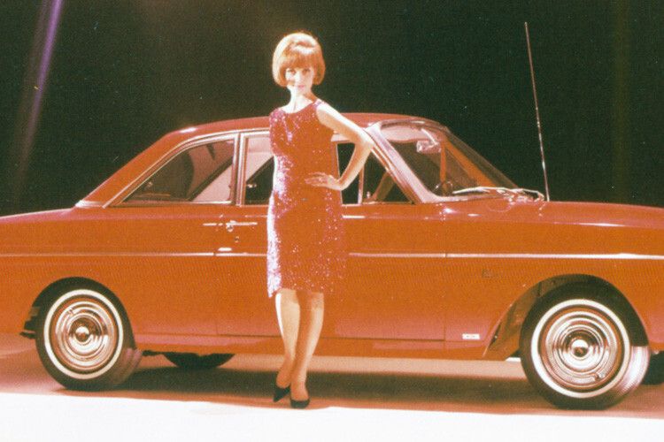 Lady in red und ihr Begleiter. (Foto: Ford)