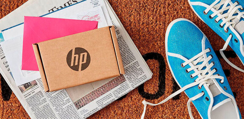 Hardware mit Nachbestell-Service
Wenn bei der modernen Kaffeemaschine die Kaffeekapseln oder beim Drucker die Tinte zu Ende geht, muss der Nutzer über ein Fachgeschäft oder den Onlinehandel für Nachschub sorgen. Einfacher geht es mit neuen Lösungen: Die Geräte erkennen eigenständig, wenn etwas zur Neige geht und bestellen eigenständig über den verknüpften Onlineshop nach. Ein Konzept, das im B2C gerade Fuß fasst und das B2B-Treibende unbedingt mehr nutzen sollten! (HP.com/de)