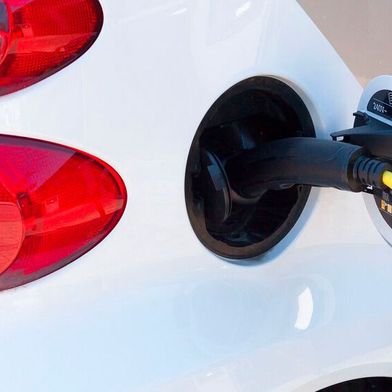 Um seine Mitglieder beim Verkauf gebrauchter Elektroautos zu unterstützen, bietet der Bundesverband freier Kfz-Händler (BVfK) ein neues Service- und Garantiepaket.  (Bild: frei lizenziert)