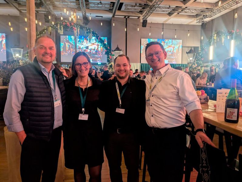 Gute Stimmung herrscht bei der Abendveranstaltung der Synaxon Impulse - findet auch Margrit Lingner, Redakteurin IT-BUSINESS. (Bild: Vogel IT-Medien)