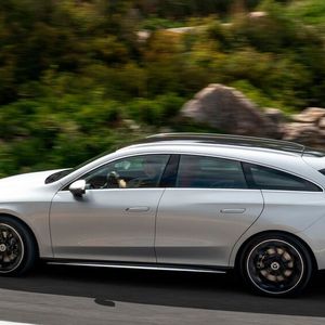 Eigentlich ist der CLA Shooting Brake in der Kompaktklasse verortet, die Karosserie erstreckt sich dennoch auf stolze 4,72 Meter.(Bild:  Mercedes-Benz)