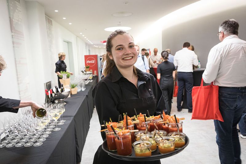 Anwenderkongress Steckverbinder 2023: Tag 1 mit Basisseminaren, Podiumsdiskussion und Posterslam. (Bild: Stefan Bausewein)