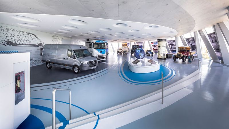 Noch bis kommenden April dokumentiert eine Sonderausstellung im Mercedes-Benz-Museum die 130-jährige Geschichte der Nutzfahrzeuge der Marken Benz und Daimler auf. (Bild:  Mercedes-Benz AG)