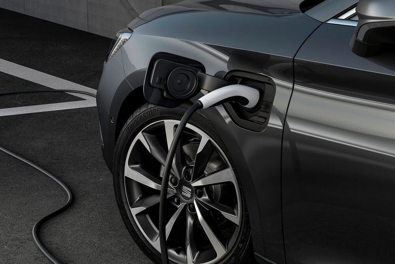 Auch als Plug-in-Hybrid wird es das Modell erstmals geben. (Seat)