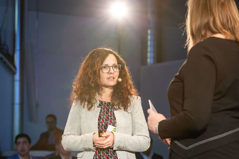Dr. Natascha Lorenz, Head of Mobility Innovation Lab der Zurich Gruppe Deutschland, erläuterte die Gedanken der Zurich Gruppe zum Thema urbane Mobilität und die darauf möglichen Konsequenzen das für das Versicherungsgeschäft. (Stefan Bausewein)