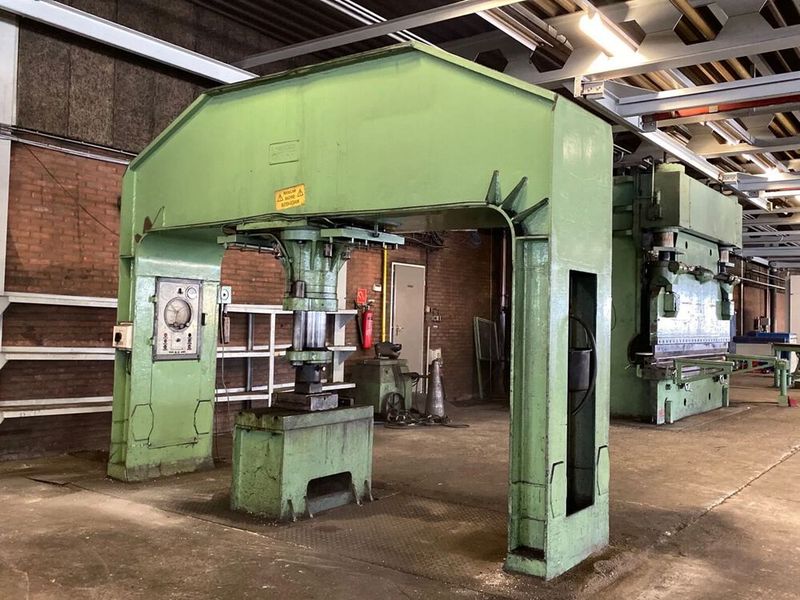 Vielleicht recht günstig zu haben wird auch diese 200-Tonnen-Schiffbaupresse von Gorter sein. (Bild: Surplex)