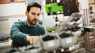 Der herrschende Materialmangel kneift zwar bei den diversen Industriezweigen unterschiedlich schmerzhaft, sagt der VDMA, aber leiden tun doch alle – und das offensichtlich immer stärker. (VDMA)