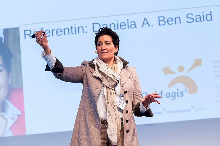 Mit ihrem Impulsvortrag „So begeistern Sie Ihre Kunden“ begeisterte Daniela A. Ben Said auch das Würzburger Publikum. (Stefan Bausewein)