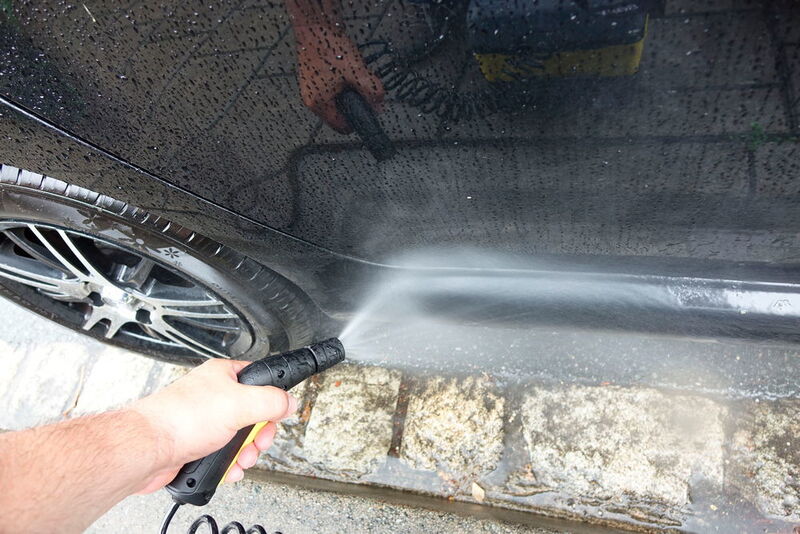 Zuhause sind auch die Schlammspritzer auf der Karosserie schnell Geschichte. (Holz / »kfz-betrieb«)