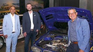 (v. l.) Obermeister Paulo Rodriguez, der neue Geschäftsführer der Kfz-Innung Bodensee-Hochrhein-Schwarzwald (BHS) Sven Schreijäck und der bisherige Geschäftsführer Harald Liehner im MAC Museum Art & Cars, in dem die diesjährige Innungsversammlung stattfand. (Bild: Sandra Bossenmaier)