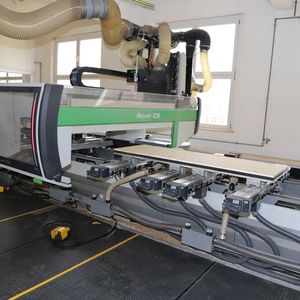 Diese CNC-Bearbeitungszentrum von Biesse wird auch versteigert: Ein Rover C 9.65, um genau zu sein.(Bild:  Surplex)