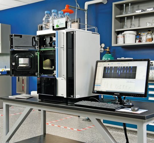 1 Moderne HPLC-Anlagen wie Thermo Scientific Vanquish Systeme unterstützen den Anwender bei der Optimierung seiner HPLC-Trennungen. 1 Moderne HPLC-Anlagen wie Thermo Scientific Vanquish Systeme unterstützen den Anwender bei der Optimierung seiner HPLC-Trennungen.