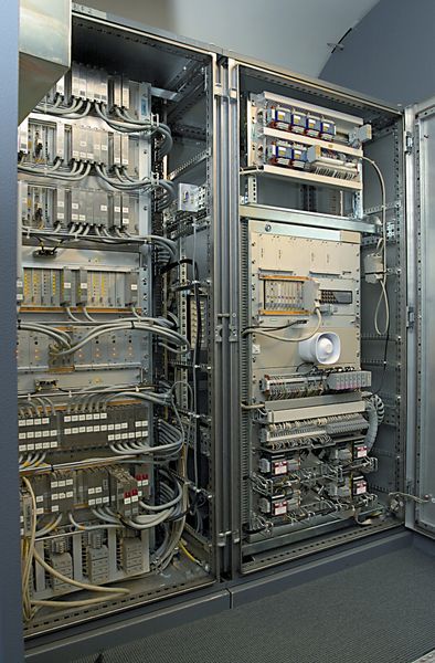 3 Überspannungsschutz  ... für die Bordstromversorgung im Transrapid. Bild 3: Rittal (Archiv: Vogel Business Media)