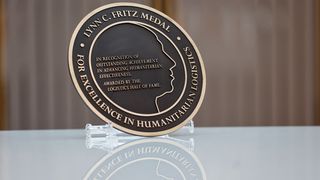 Begehrt: Bis zum 2. Mai können sich Hilfsorganisationen mit erfolgreich abgeschlossenen Projekten in humanitärer Logistik für die Lynn C. Fritz Medal for Excellence in Humanitarian Logistics bewerben. (Bild: Sebastian Gabsch)