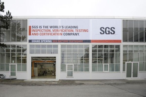 Battery Testhouse in München: Die Prüf- und Zertifizierungsgesellschaft SGS unterzieht hier Lithium-Ionen-Akkus von Elektrofahrzeugen umfangreichen Härtetests. (Bild: SGS Germany)